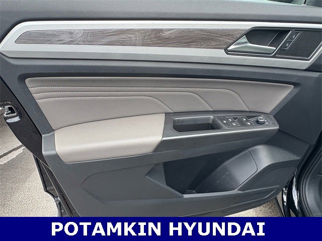 Used 2022 Volkswagen Atlas Cross Sport SE image 15