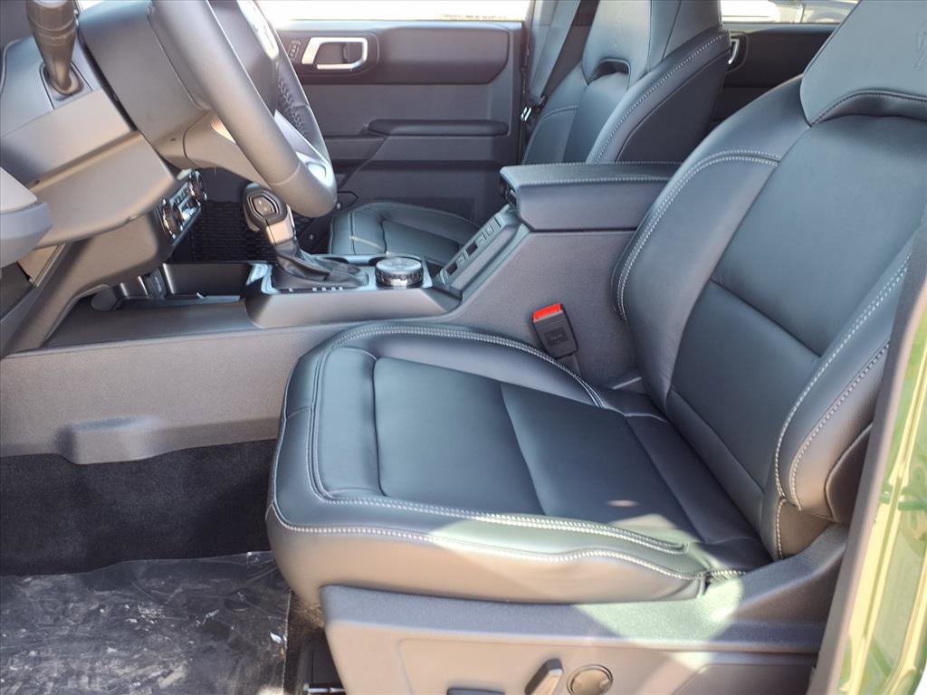 New 2025 Ford Bronco Outer Banks w/ Black Appearance Package image 6