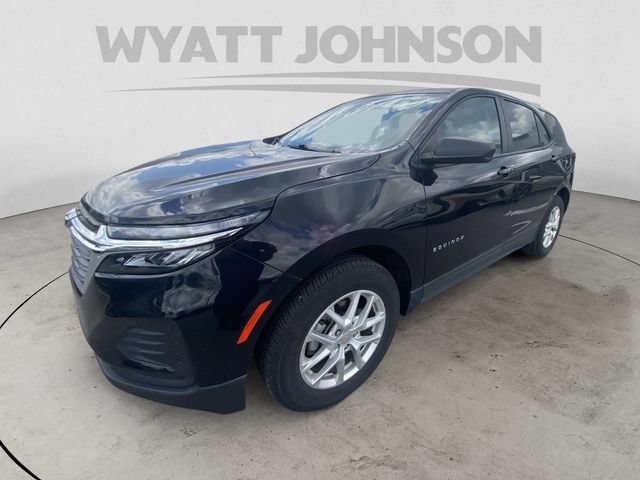 Used 2024 Chevrolet Equinox LS w/ LS Convenience Package AWD/4WD image 2