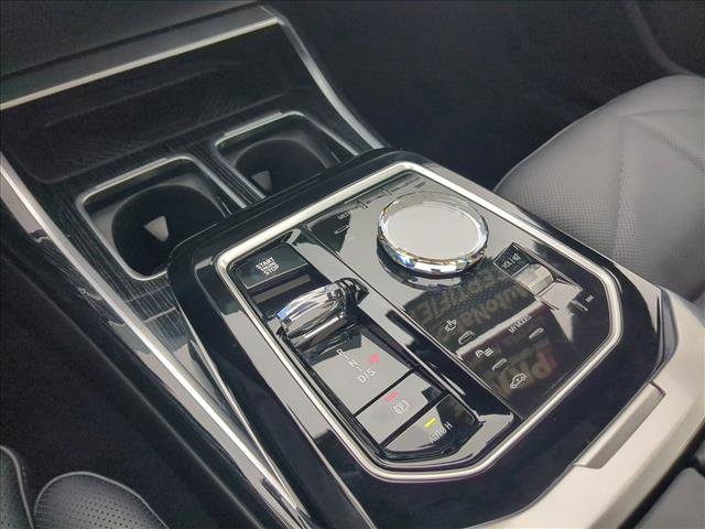 Used 2025 BMW 740i xDrive w/ Premium Package image 12