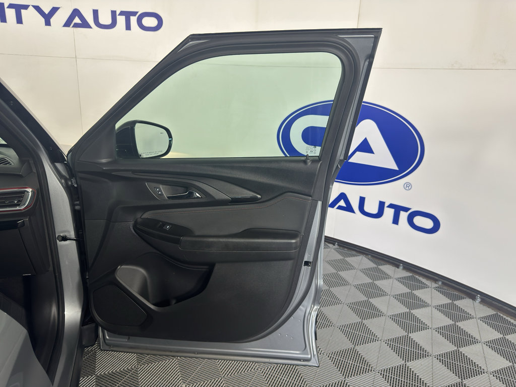 Used 2023 Chevrolet TrailBlazer RS w/ Convenience Package image 39