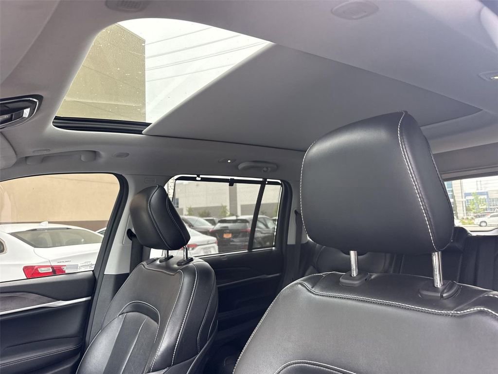 Used 2022 Jeep Grand Cherokee Limited 4xe w/ Luxury Tech Group II image 18