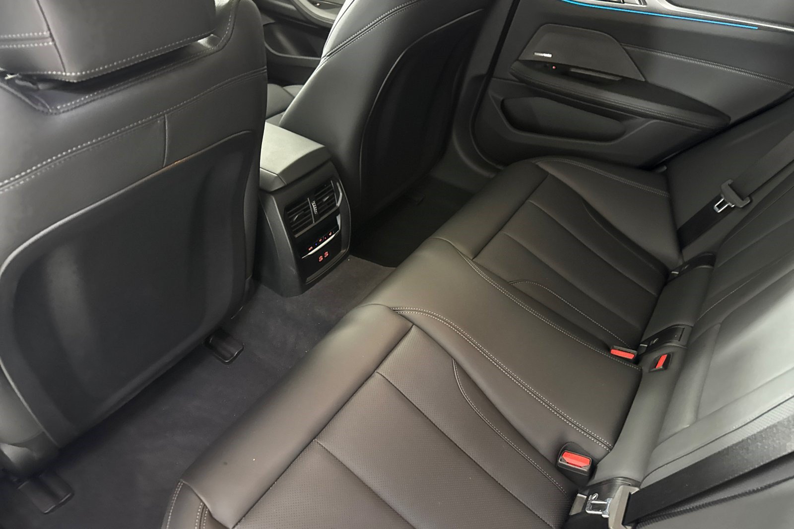 Used 2025 BMW i4 eDrive40 w/ Premium Package RWD image 31