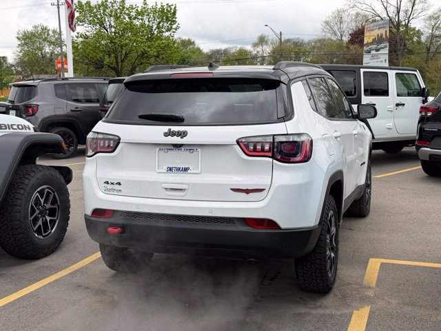 New 2026 Jeep Compass Trailhawk w/ Sun, Sound & Navigation Group AWD/4WD image 2