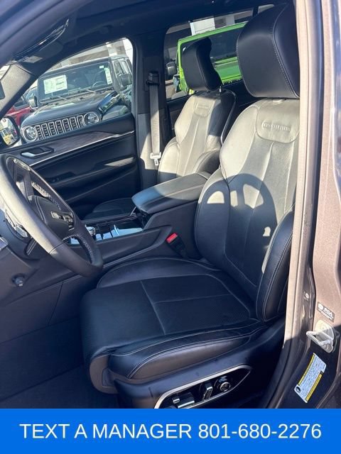 Used 2023 Jeep Grand Cherokee Overland w/ Luxury Tech Group IV AWD/4WD image 10