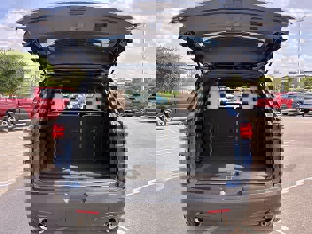 Used 2023 Chevrolet Traverse LS FWD image 35