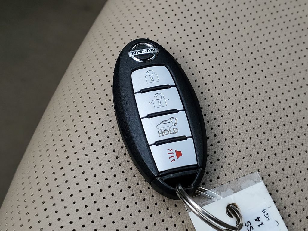 Used 2014 Nissan Rogue SL AWD/4WD image 30