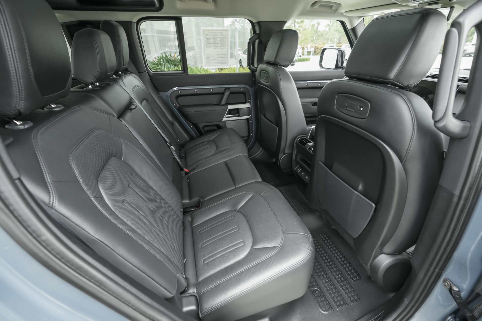 Used 2022 Land Rover Defender 110 SE image 36