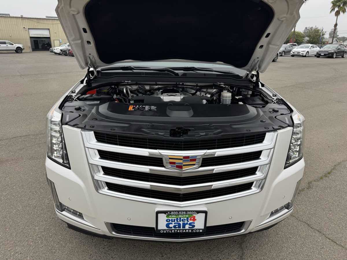 Used 2017 Cadillac Escalade Luxury image 44