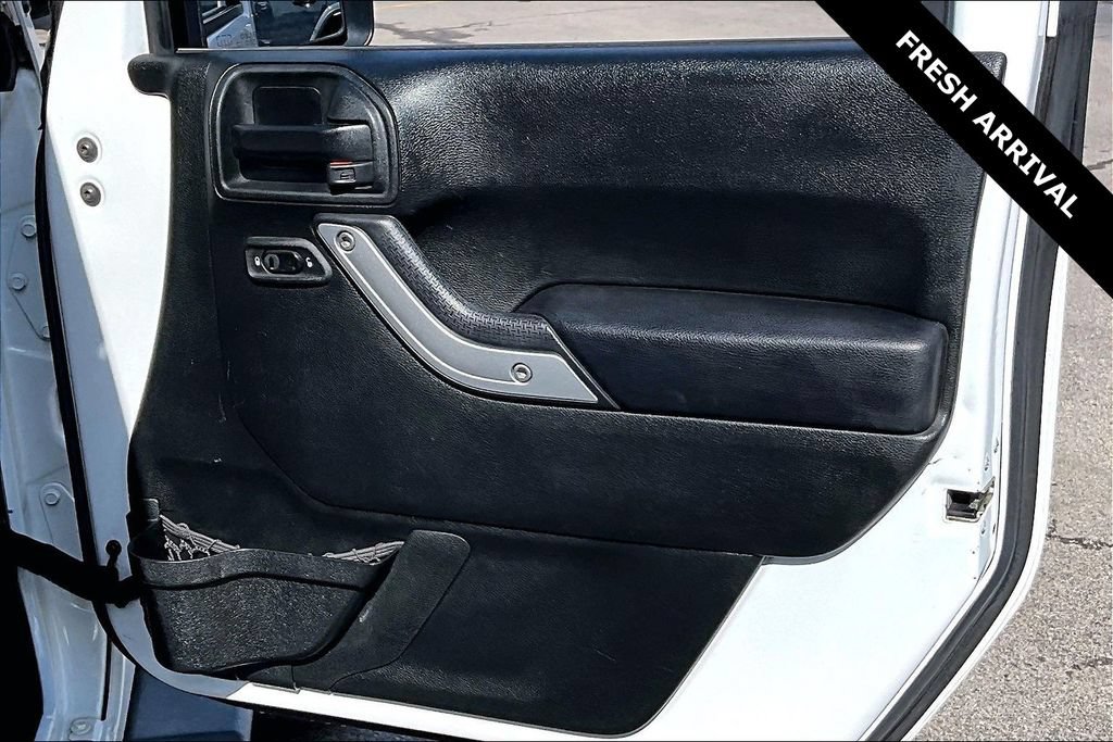 Used 2018 Jeep Wrangler Unlimited Sahara w/ Connectivity Group AWD/4WD image 26