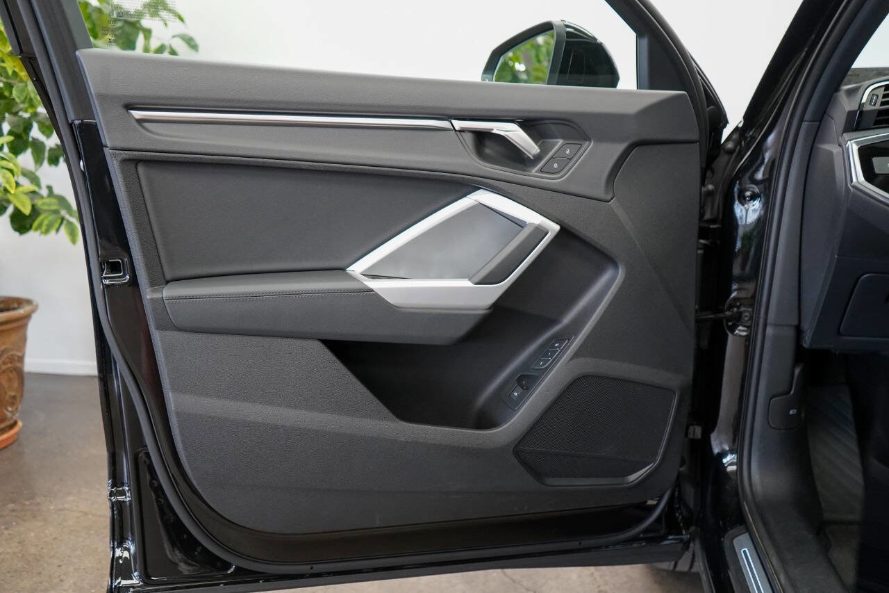 Used 2024 Audi Q3 2.0T Premium Plus w/ Premium Plus Package image 43