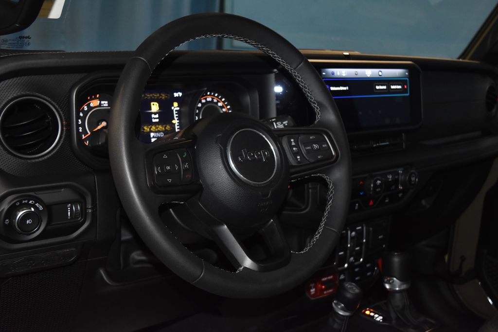 Used 2025 Jeep Wrangler Unlimited Rubicon AWD/4WD image 2