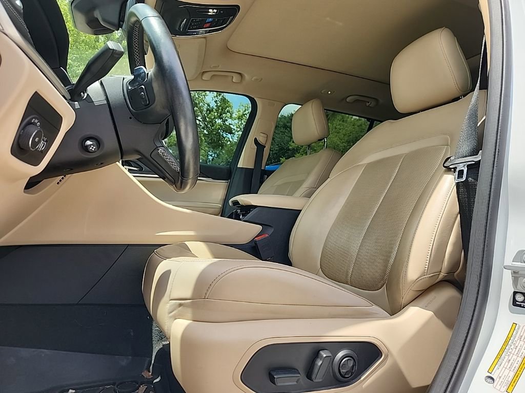 Used 2021 Jeep Grand Cherokee L Limited w/ Luxury Tech Group II image 2