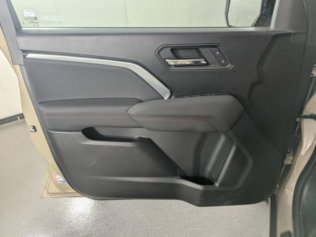 Used 2024 Chevrolet Colorado Z71 w/ LPO, Dark Essentials Package AWD/4WD image 9