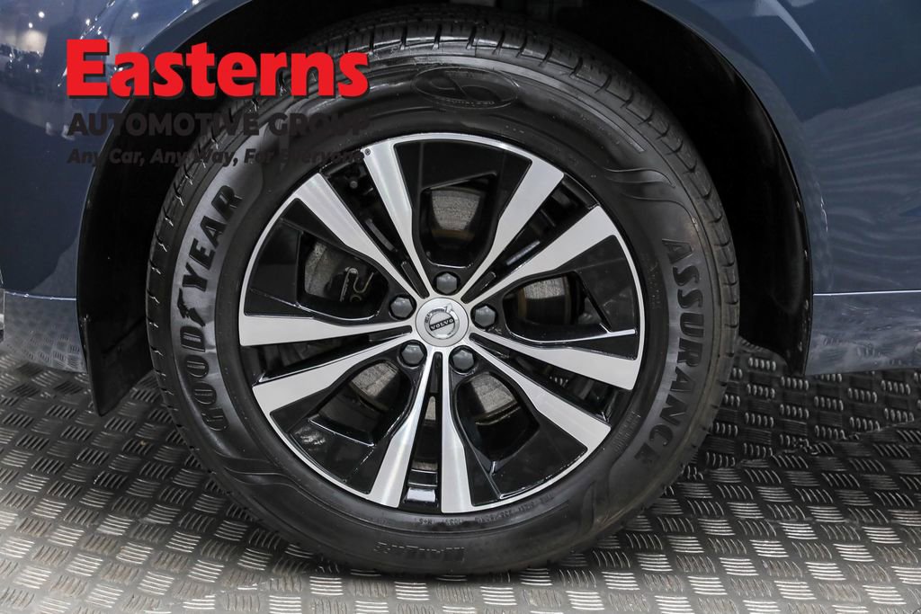 Used 2023 Volvo XC60 B5 Core image 32