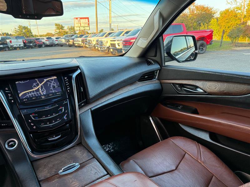 Used 2015 Cadillac Escalade ESV Luxury image 32