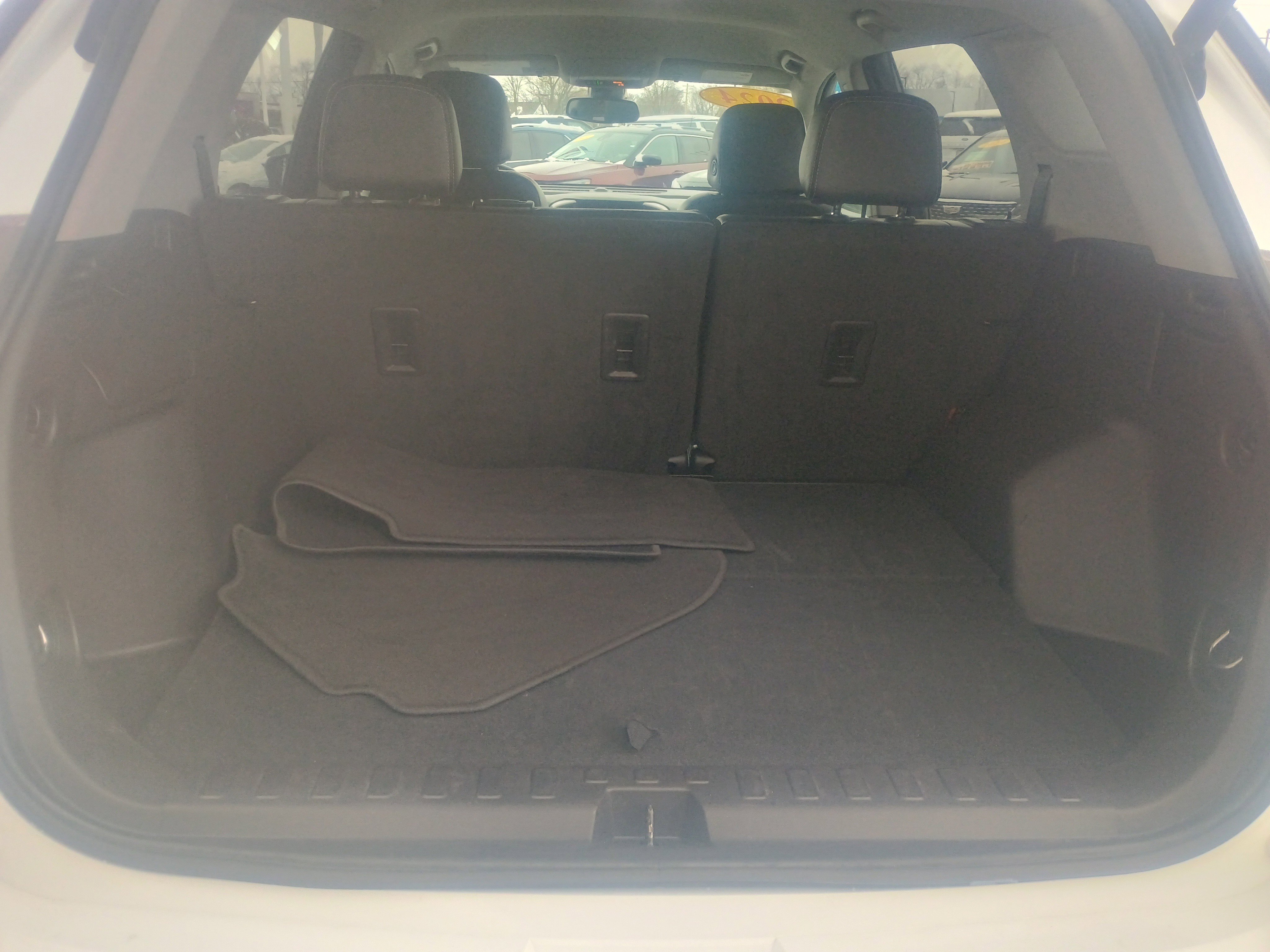 Used 2024 GMC Terrain SLT image 12