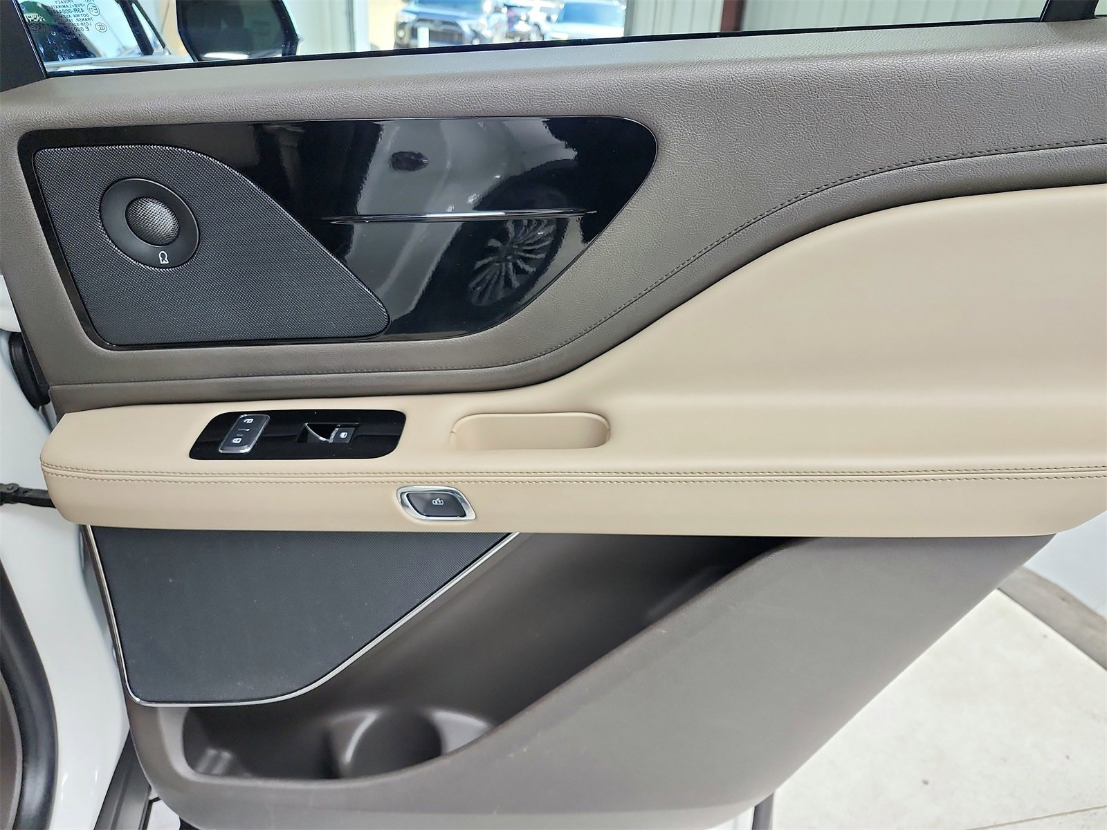 Used 2020 Lincoln Aviator Reserve image 45