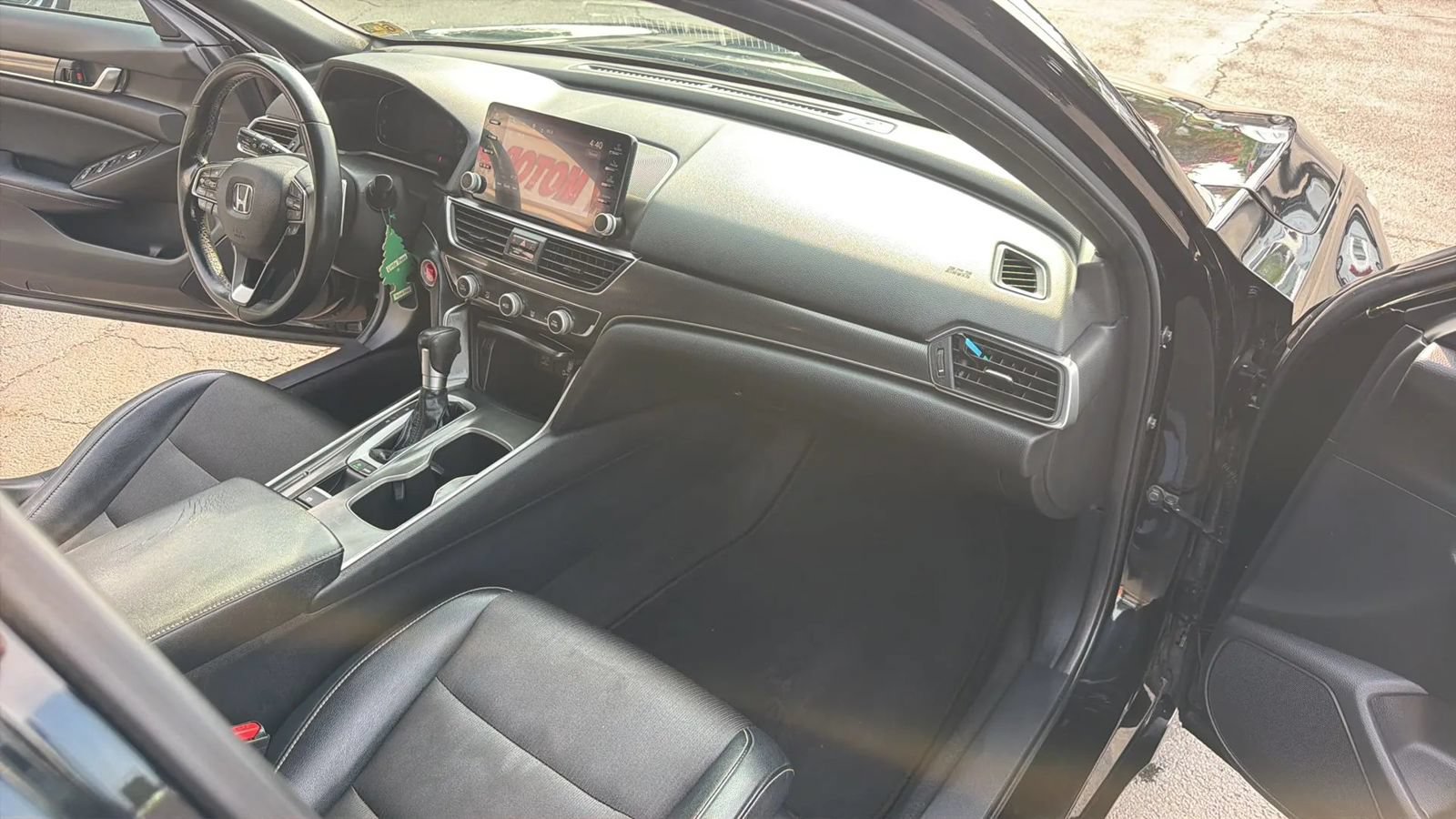 Used 2018 Honda Accord Sport image 13