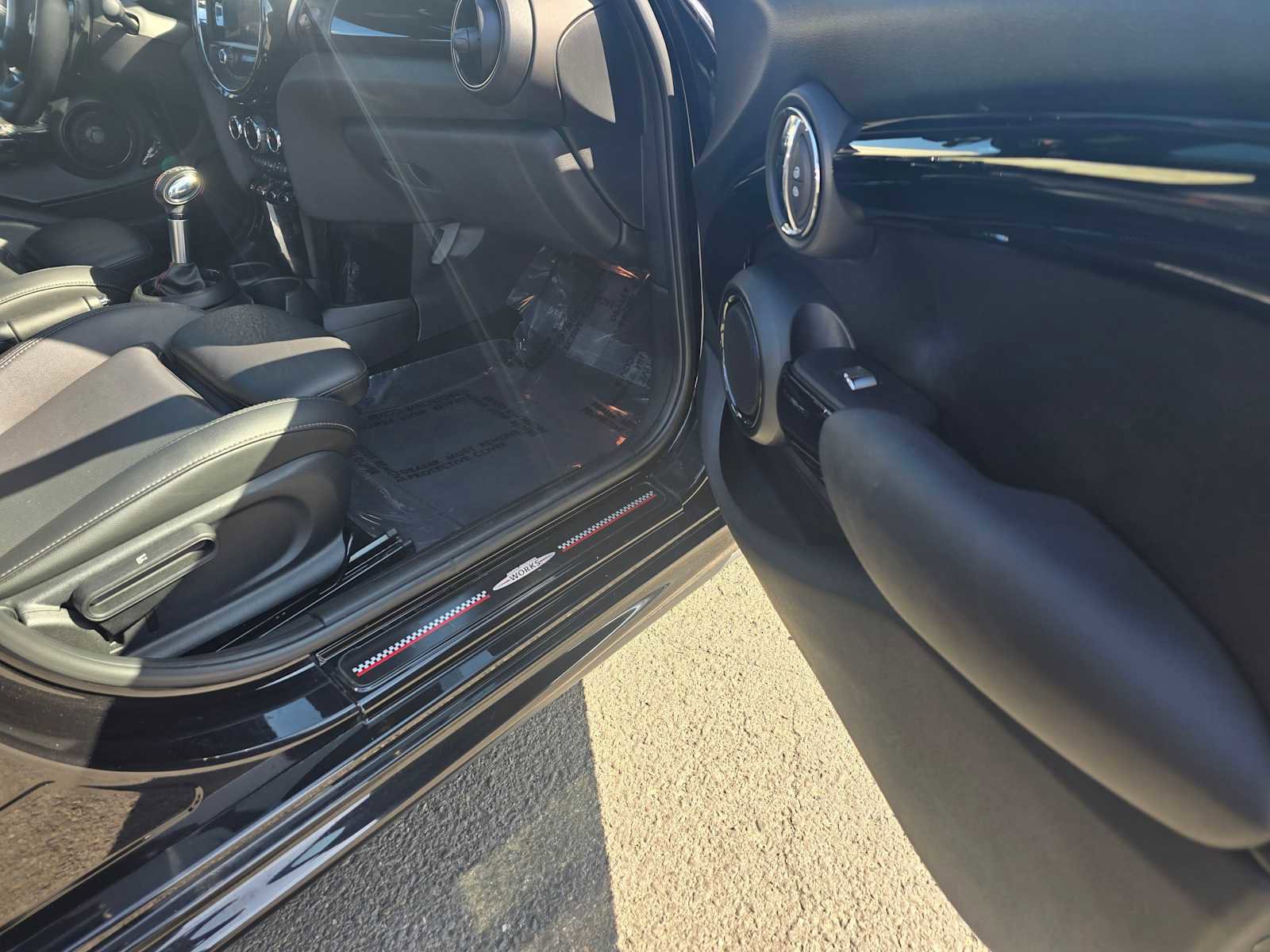 Used 2019 MINI Cooper S w/ Premium Package image 10