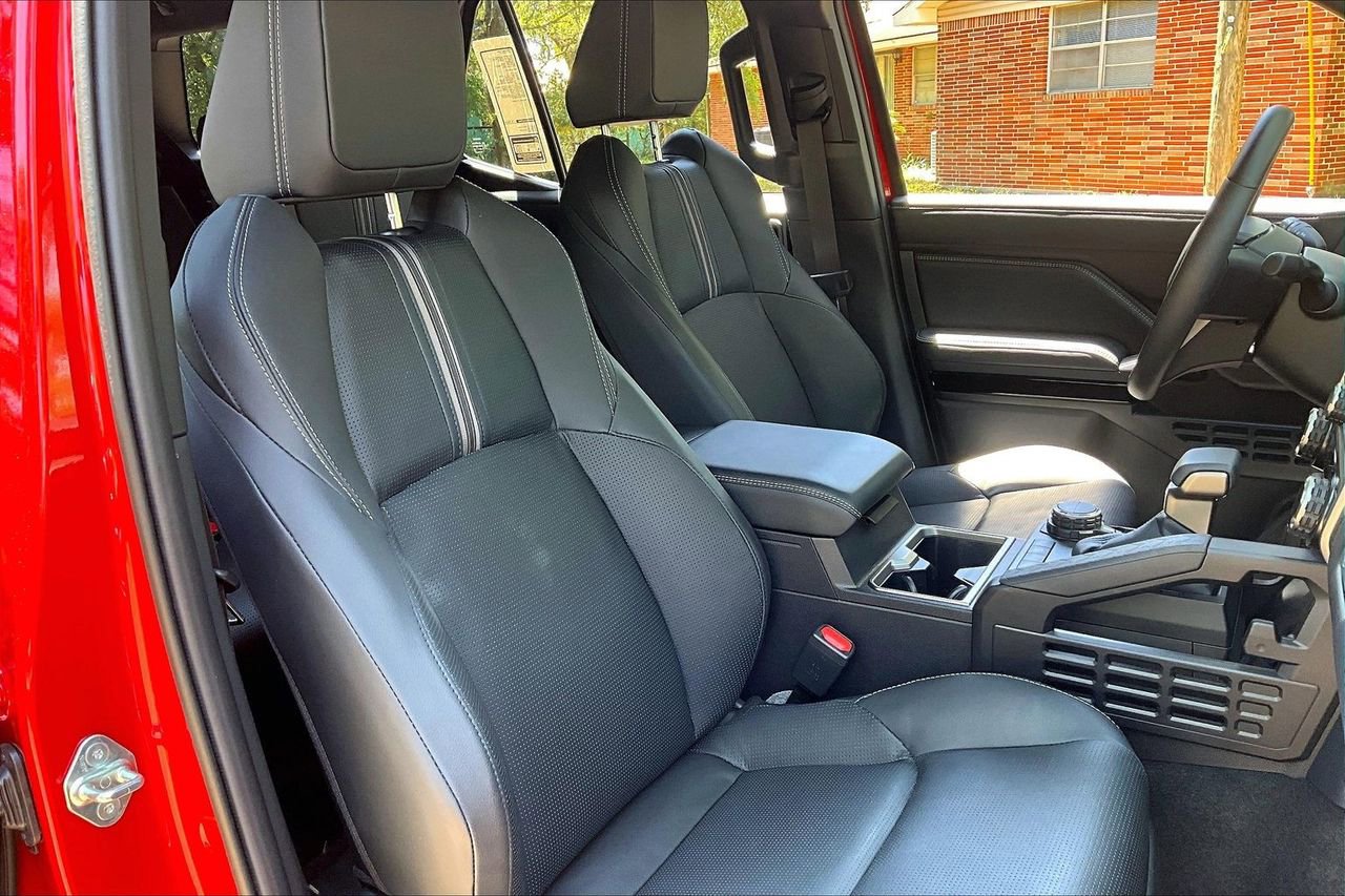 Used 2025 Toyota 4Runner Limited AWD/4WD image 28