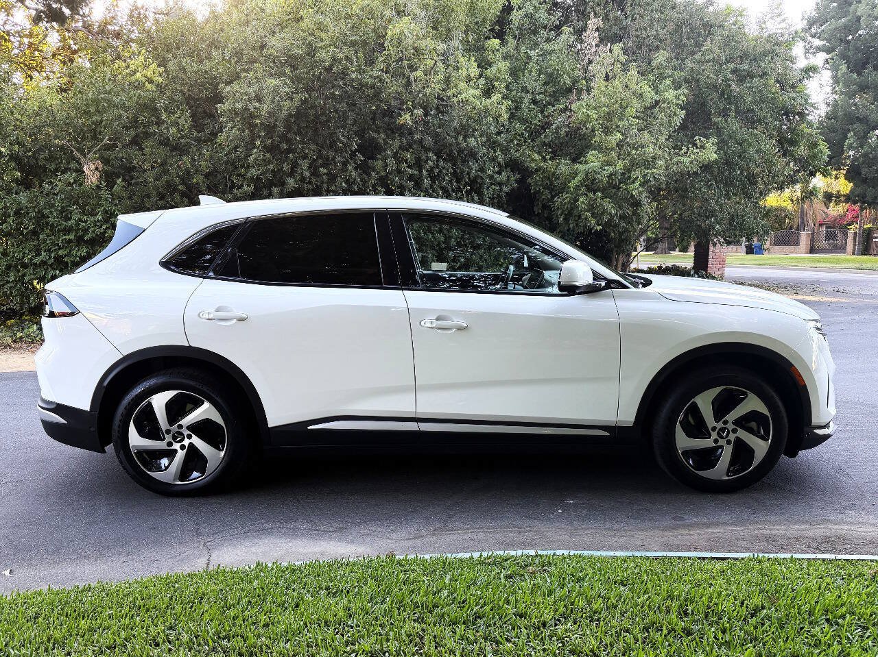 Used 2024 VinFast VF 8 Eco AWD/4WD image 7