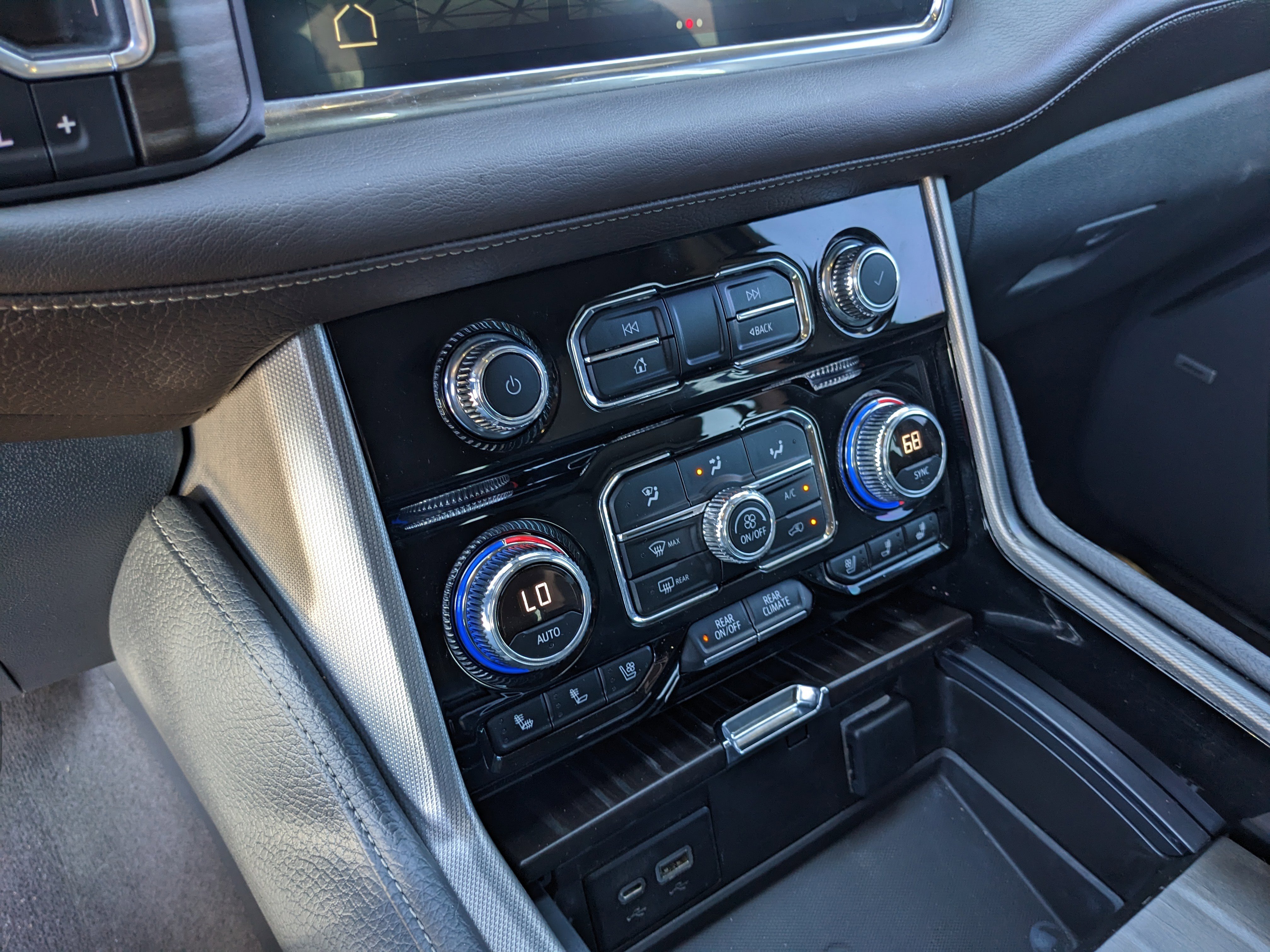 Used 2022 GMC Yukon XL Denali image 29