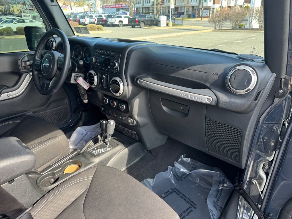 Used 2017 Jeep Wrangler Unlimited Sahara image 16