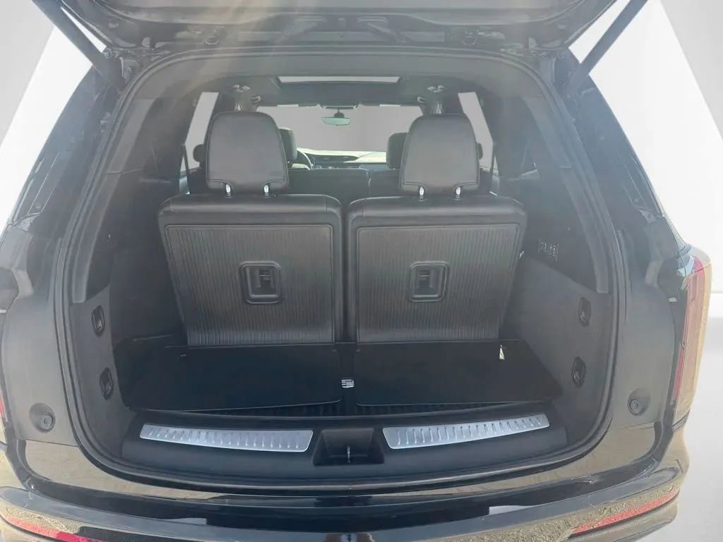 Used 2025 Cadillac XT6 Sport w/ Technology Package image 28