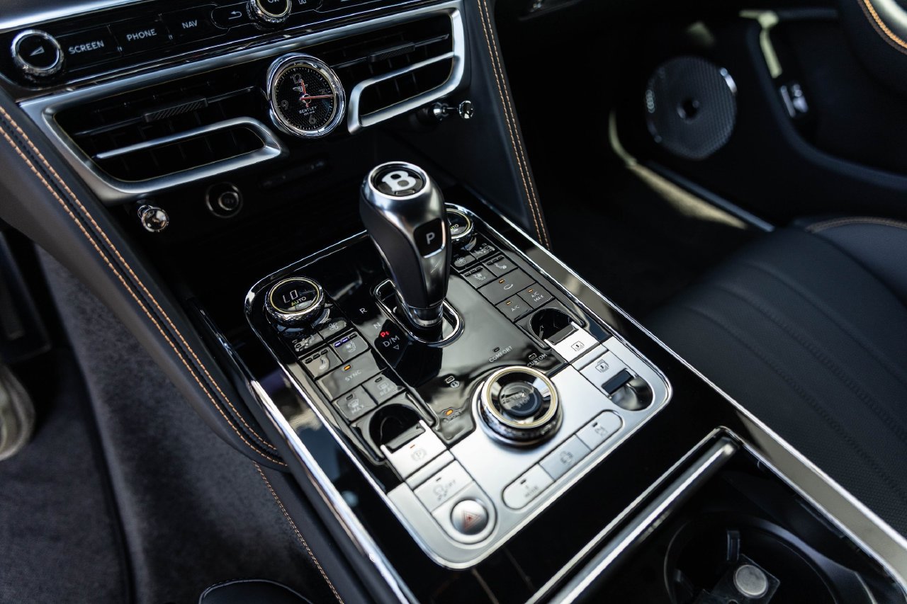 Certified 2025 Bentley Flying Spur Plug-In Hybrid AWD/4WD image 36