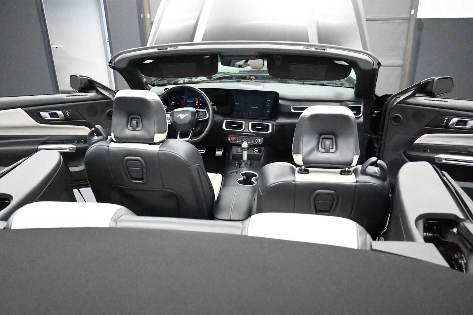 Used 2025 Ford Mustang Premium RWD image 15