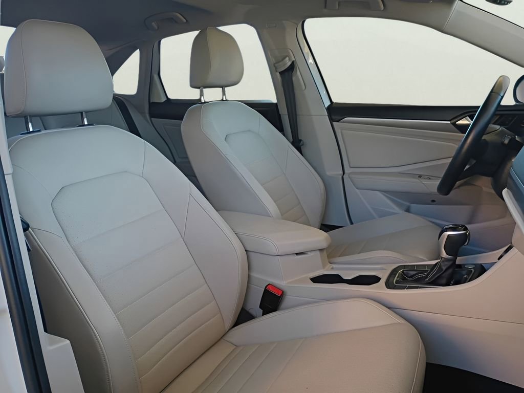 Used 2023 Volkswagen Jetta SE image 14