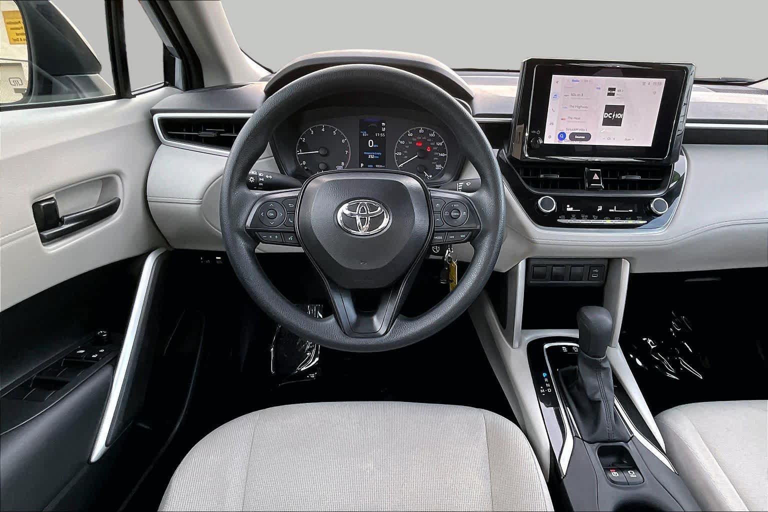 Used 2025 Toyota Corolla Cross L FWD image 6