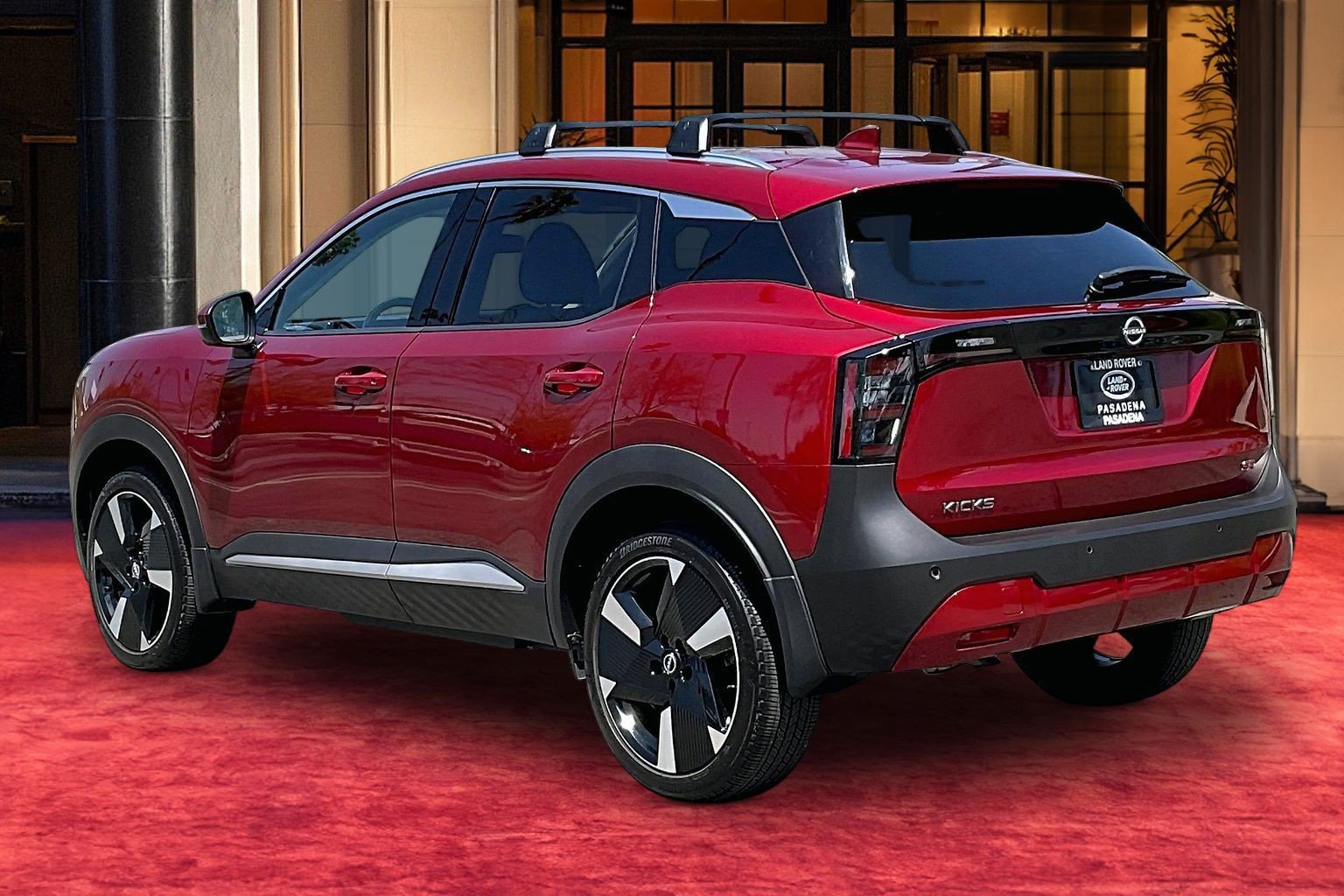 Used 2025 Nissan Kicks SR FWD image 11