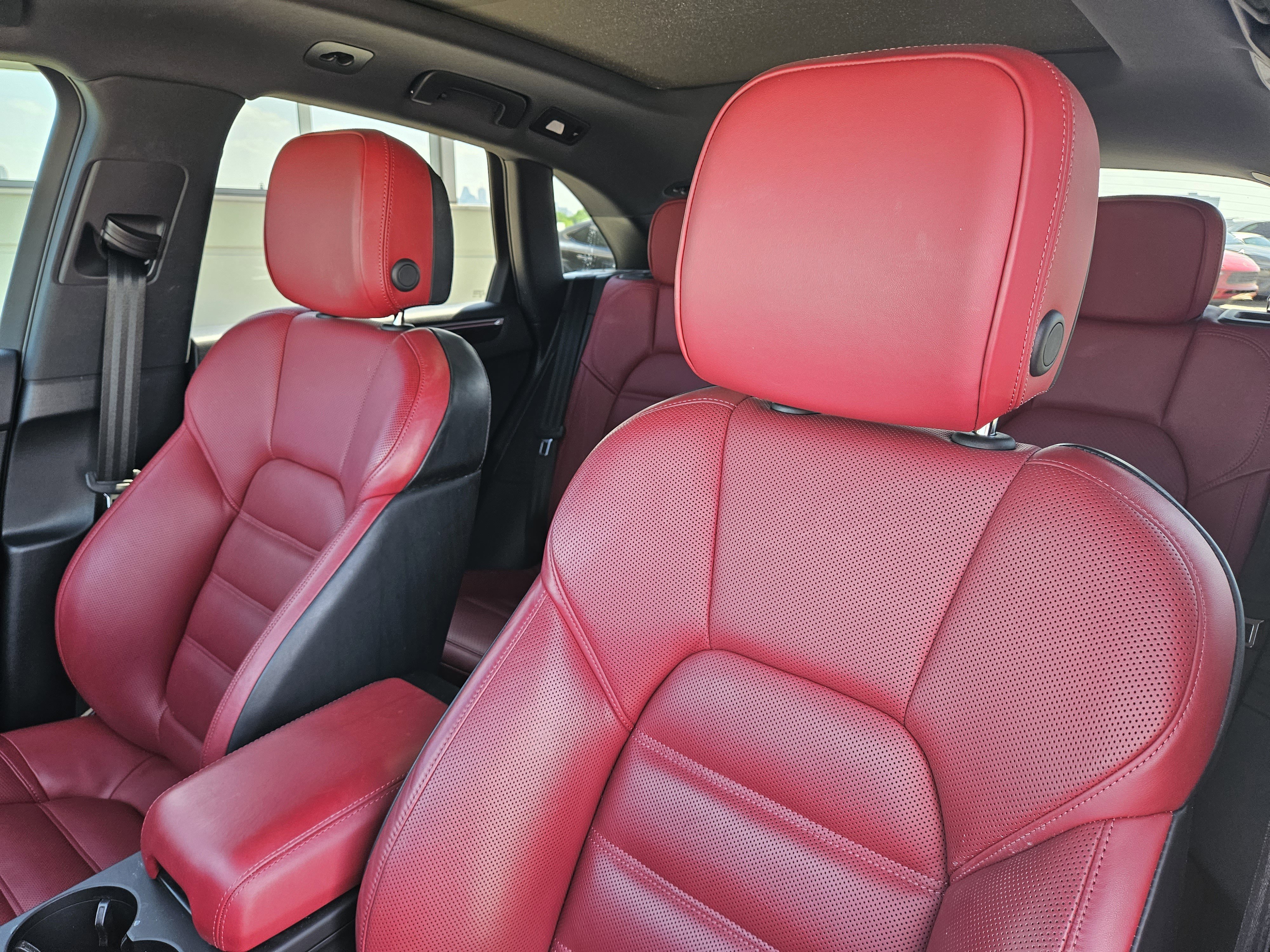 Certified 2023 Porsche Macan S image 6