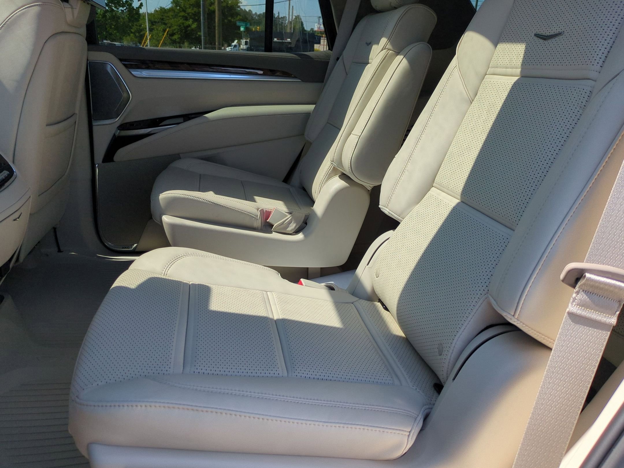 New 2026 Cadillac Escalade Platinum Sport w/ LPO, ONYX Package AWD/4WD image 28