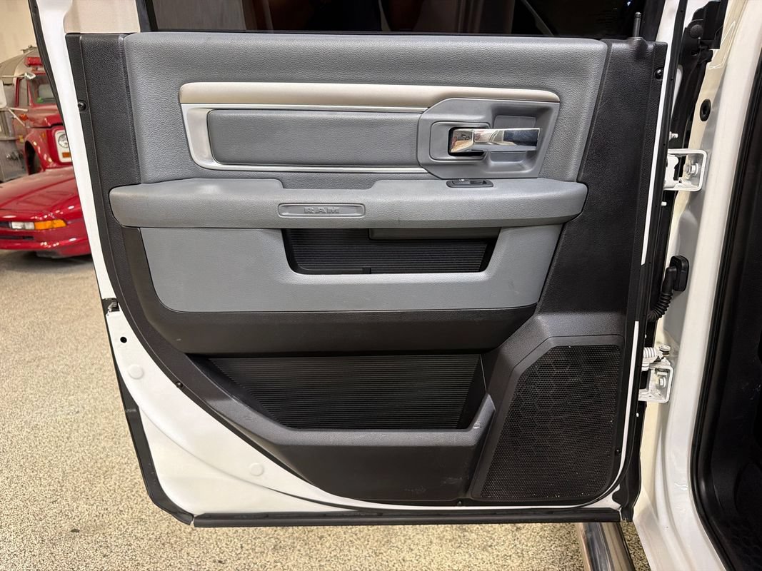 Used 2018 RAM 3500 SLT AWD/4WD image 35