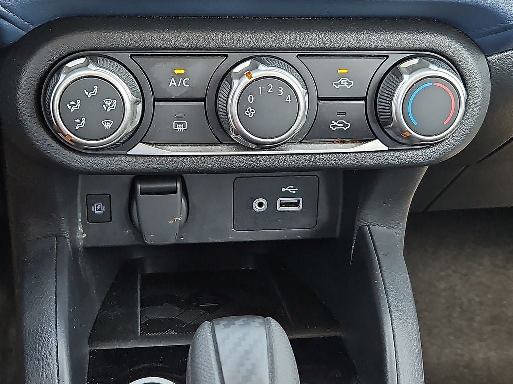 Used 2025 Nissan Versa SV FWD image 25
