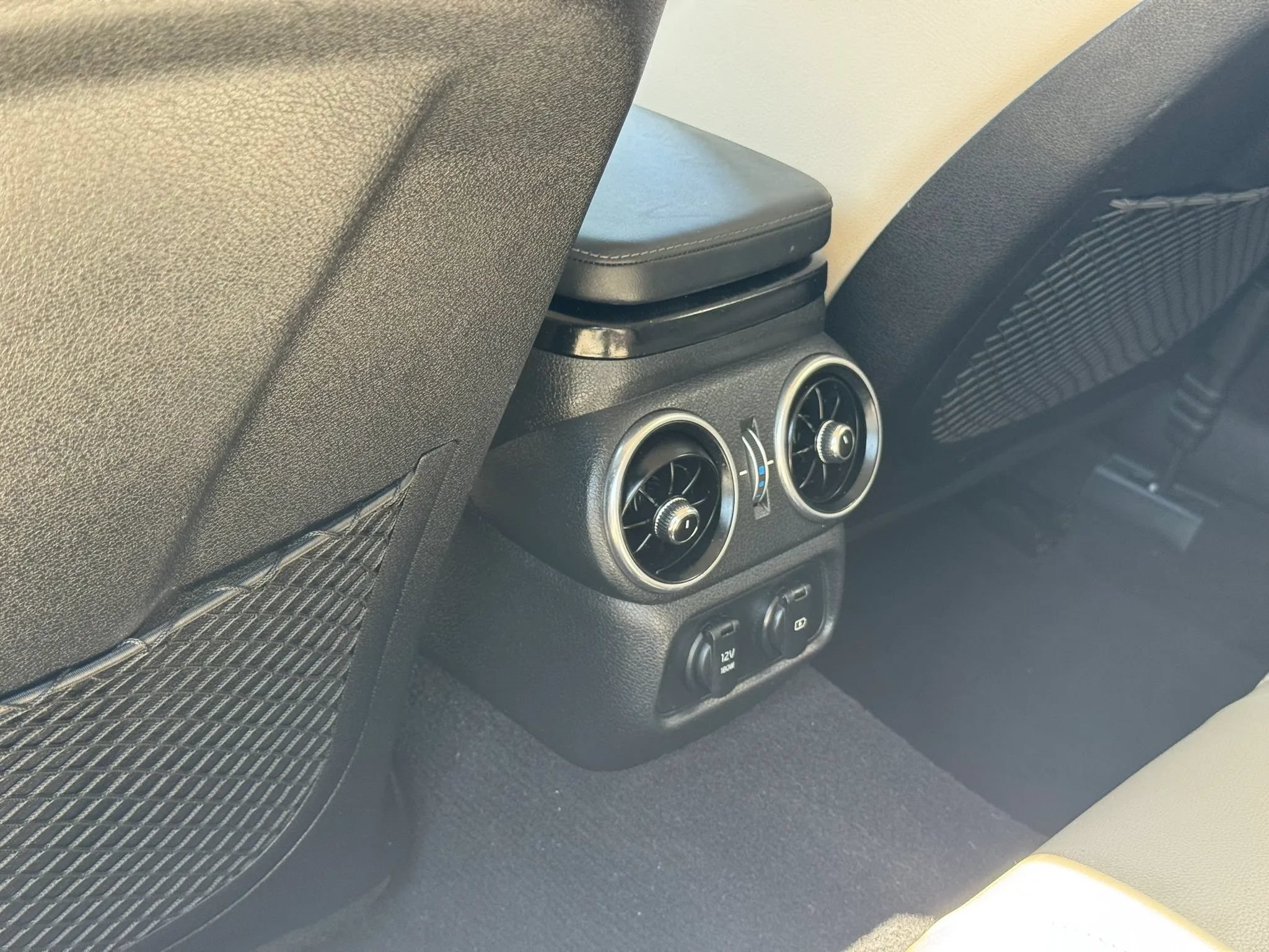 Used 2018 Kia Stinger Premium RWD image 30