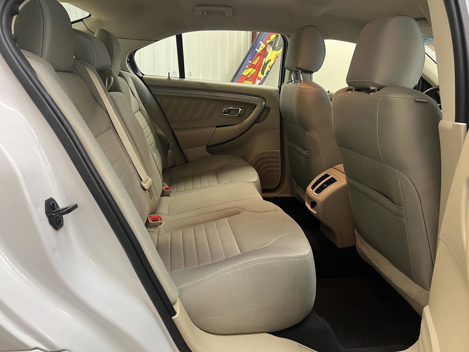 Used 2019 Ford Taurus SE image 29