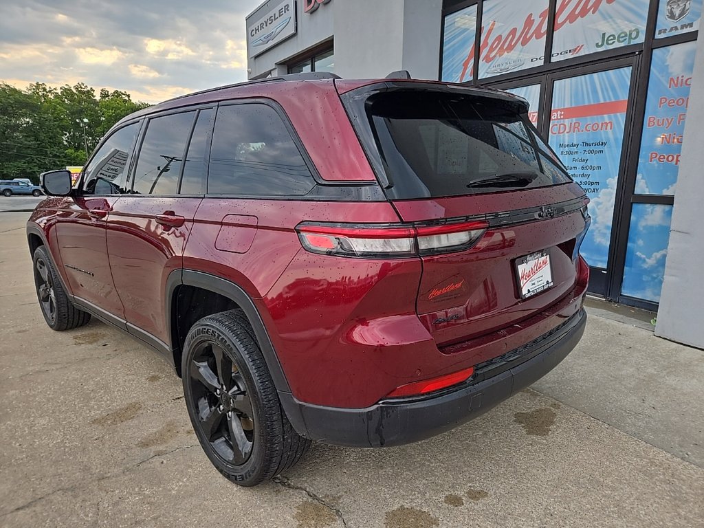 Used 2023 Jeep Grand Cherokee Altitude AWD/4WD image 8