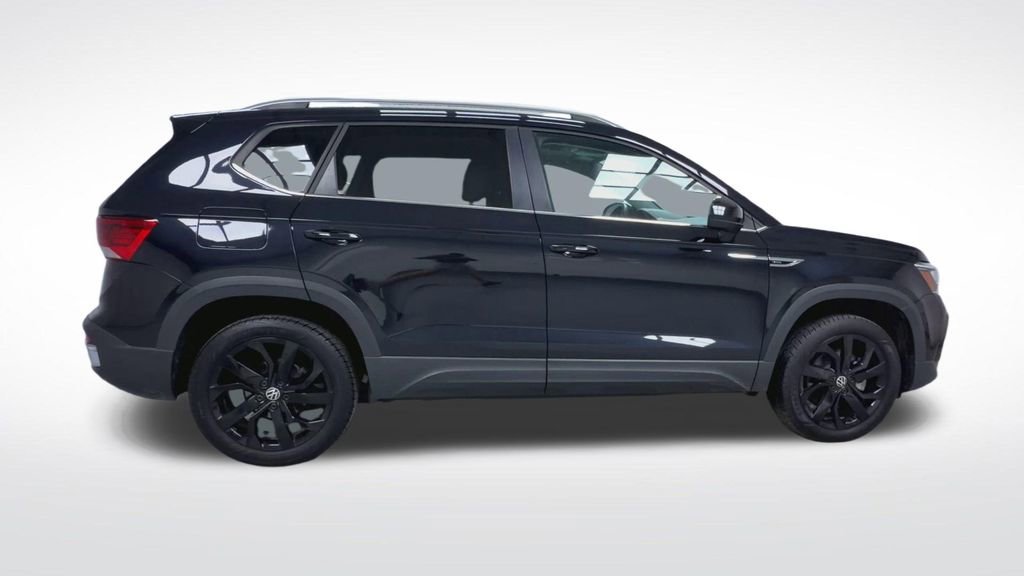 Used 2024 Volkswagen Taos SE image 9