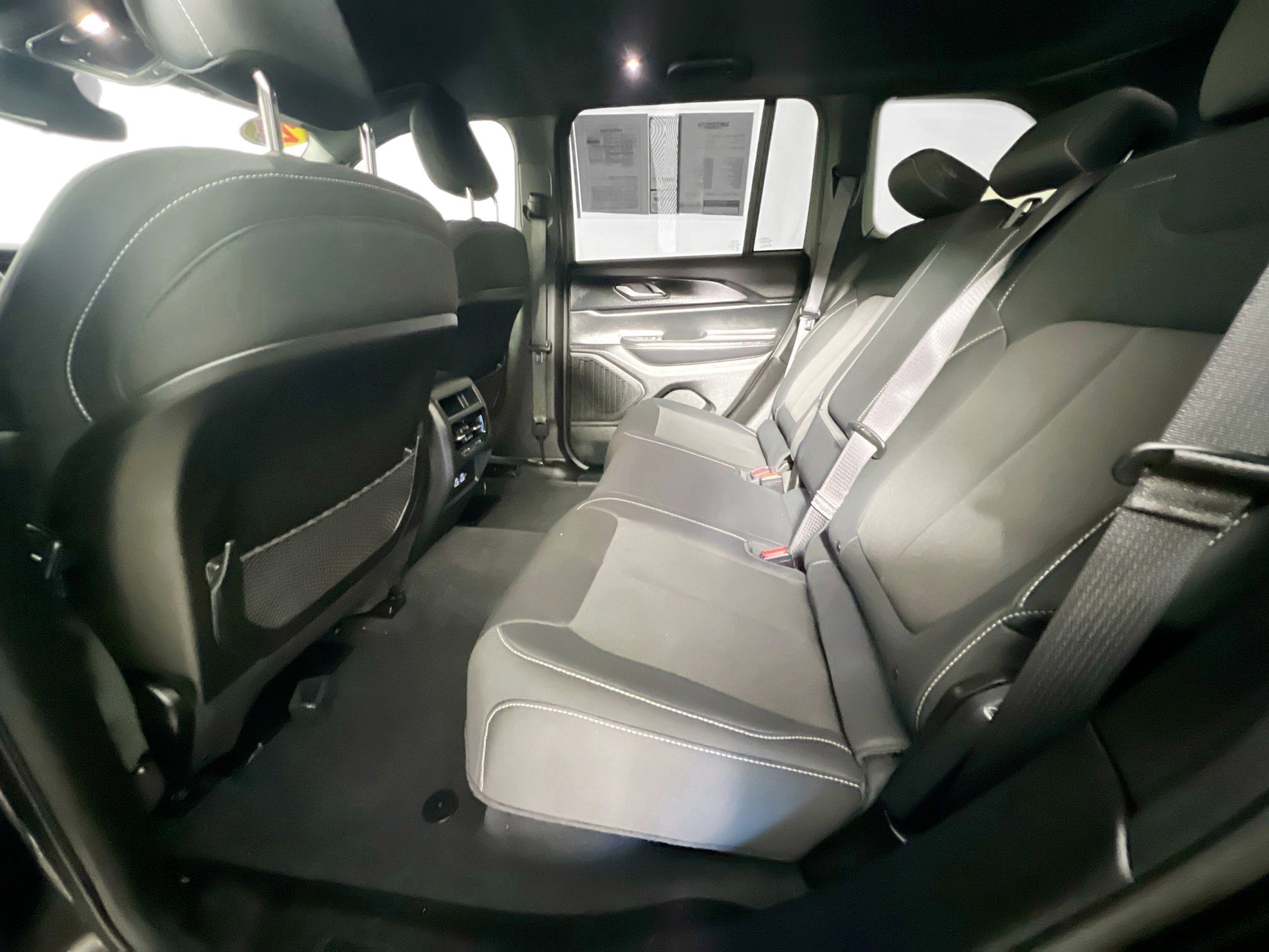 Used 2024 Jeep Grand Cherokee Laredo w/ Trailer Tow Package image 29