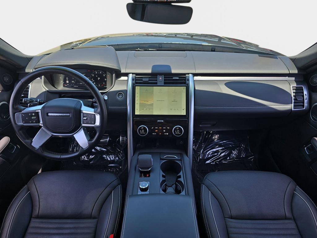 Certified 2024 Land Rover Discovery Metropolitan Edition AWD/4WD image 9