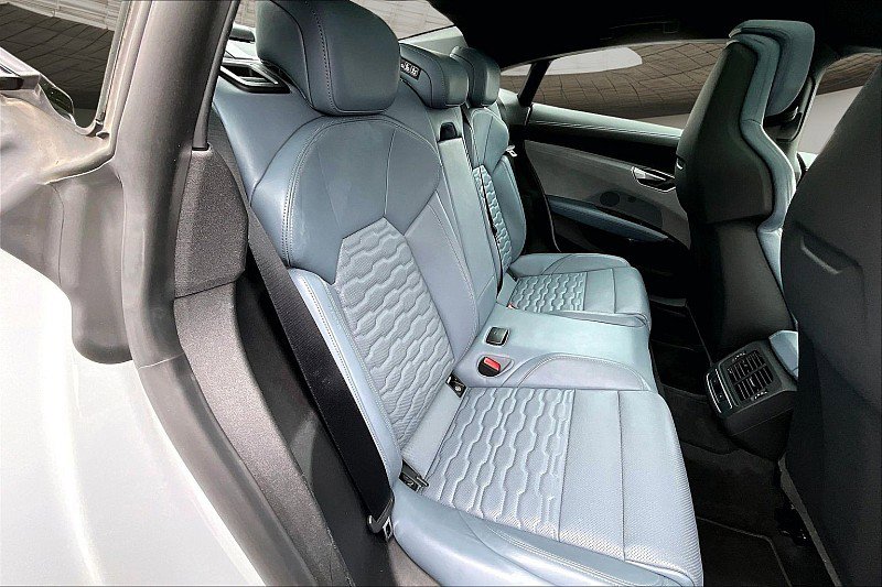 Used 2024 Audi e-tron GT Premium Plus image 26