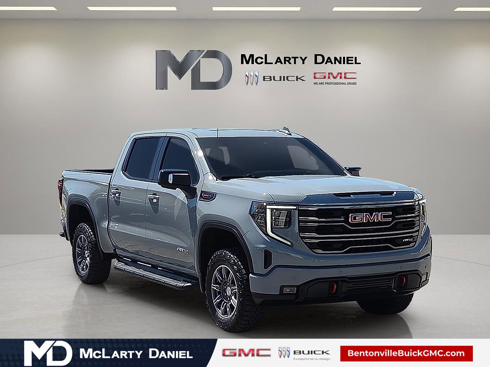 Used 2024 GMC Sierra 1500 AT4 w/ Technology Package AWD/4WD image 1