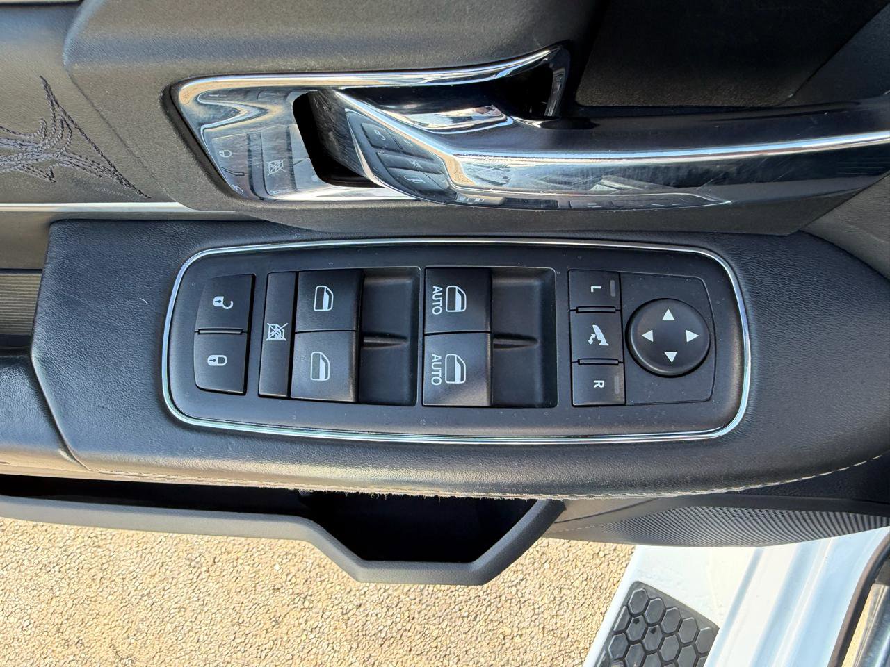 Used 2018 RAM 2500 Limited image 14