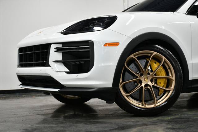 Used 2024 Porsche Cayenne Turbo GT AWD/4WD image 4