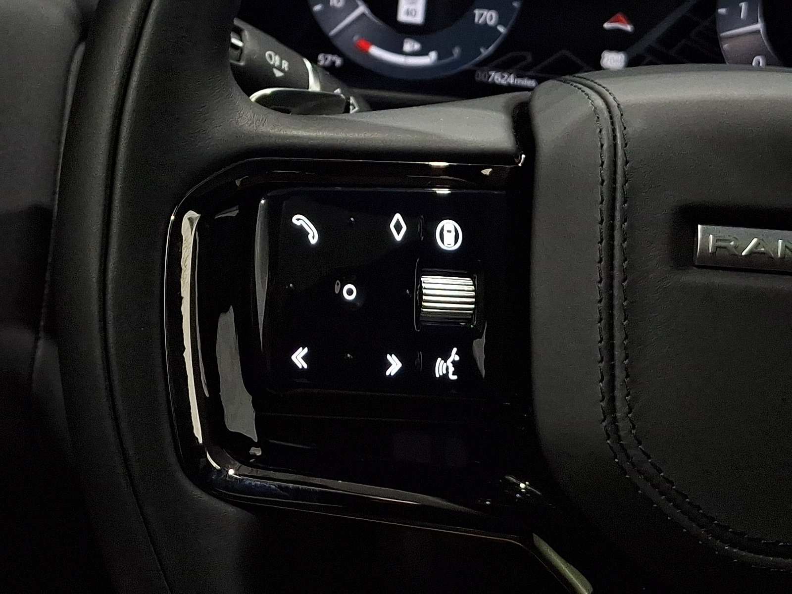 Certified 2026 Land Rover Range Rover Velar S image 21