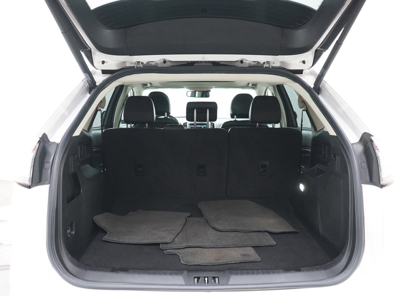 Used 2015 Ford Edge Titanium w/ Equipment Group 302A AWD/4WD image 16